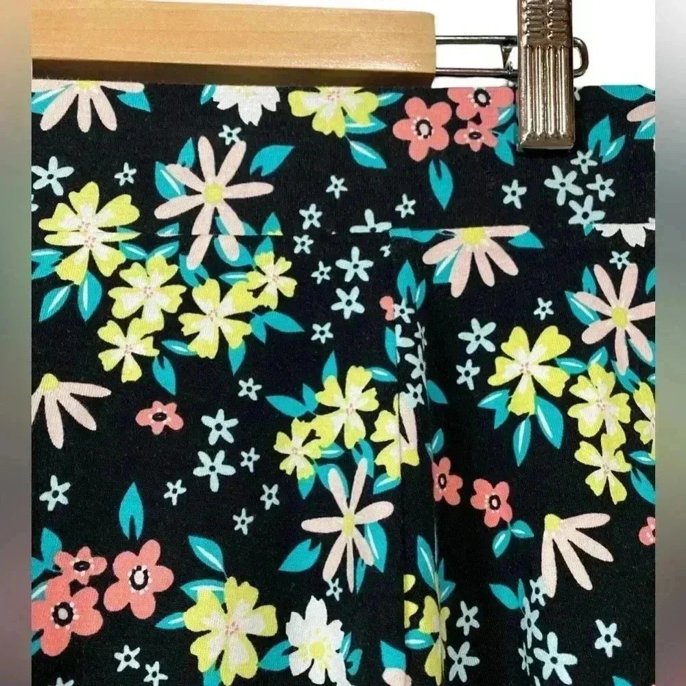 Tag, Floral Print Flared Mini Skirt, Large, Black 🌸 - Picture 3 of 11